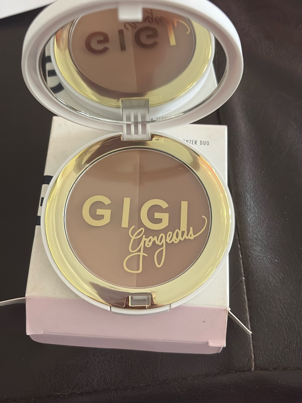 Gigi Gorgeous Dual-Shade Bronzer - Medium Brown